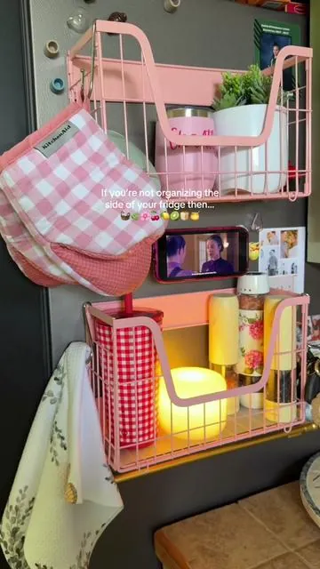 Get organized in the kitchen sis 🧺🍯

#magneticshelf #fridgeshelf #kitchenorganization #organizedkitchen #organizedhome 