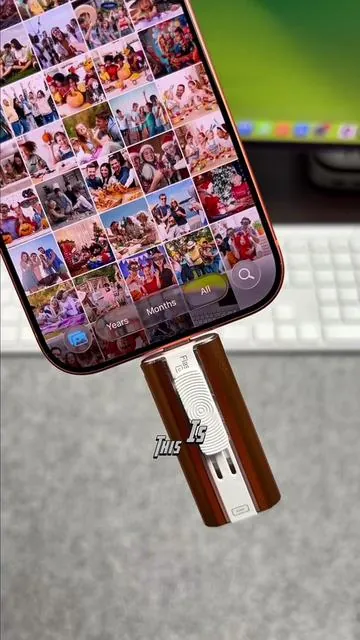 Phone storage full? This!#flashdrive saves you.#iphoneflashdrive #iphonestorageisfull #flashdriveforiphone #usbdrive 