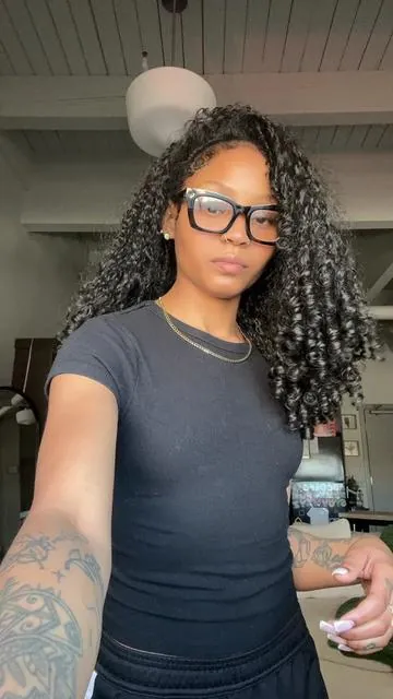 You won’t catch me wearing anything else for the summer, I promise you that as long as my edges are laid I’m good. BABY YOU BETTER GRAB YOURS. ✨#halfwig #burmese #summerlooks  #morena 
