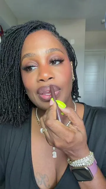 This liner literally stays in place all day.  10/10 #laka #lipliner #liptint #lipcombo #lippie @Laka US 