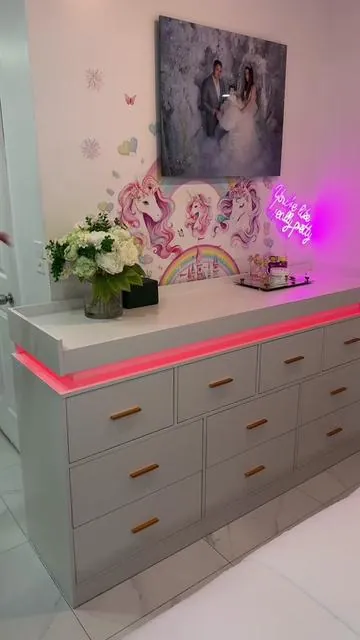 Gavetero moderno, blanco con luces LED y variedad de gavetas hasta 10 o 12 puedes escoger