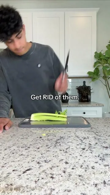 The last cutting board you’ll ever buy 

#cuttingboard #homeessentials #kitchengadgets #cooking #titaniumcuttingboard 