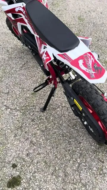 Moto de 49cc de gasolina para niños, excelente para distraerlos al aire libre y alejarlos un poco de las pantallas, es muy fuerte esta moto y soporta 200lb#moto #motorcycle #divercion #dirtbike #tiktokshop 