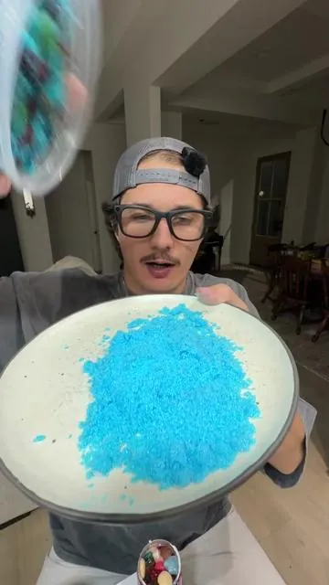 Claim your FREE bag of sour powder! #candy #gummies #candeeze 