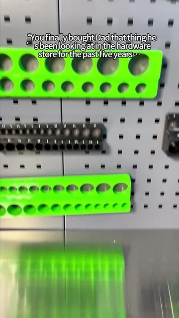 Magnetic socket set organizers make a great gift for any handy man this Father’s Day!#mechanic #garage #toolorganization #fathersdaygift #toolorganization 