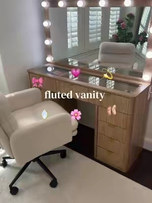 obsessed with this vanity I’ve had it for over a year now #vanity #vanitywithlights 
