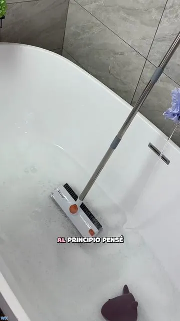 Asi deje de arrodillarme a limpiar la bañera y ahora lo uso para la casa entera 🙌😌 #tiktokshopstockup #SummerVibes #deepcleaning #cleantok #scrubbrush