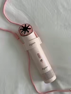 #dyson #portablefan #summeressentials #handheldfan #dysonairwrap 