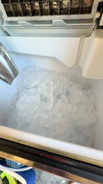 Commercial ice maker just in. Time for the Summer Time! 