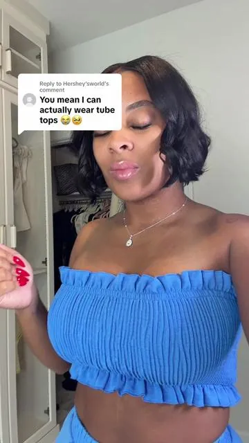 Replying to @Hershey’sworld  Strapless Bra Season!!! Strapless Tops, YES !  #straplessbra #strapless #minimizerbra 