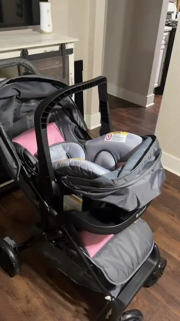 This is the perfect travel system and it’s super affordable! We love that🙌🏼 #Travelsystel #strollertravelsystem #babymusthave #stroller #car seat 