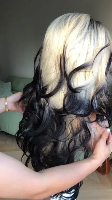 Ombré blonde black feather layered wig! 🖤🤍 Finger-comb friendly: Run your fingers through it and watch the layers separate beautifully, creating soft, airy texture and movement. #ombrehair #layeredhair #volumehair #bodywavewigs #hotgirlsummer 