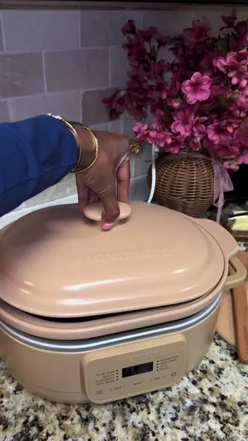 We now have 5⭐️ food at home 😋 #magnifique #claypot #slowcooker #slowcookerrecipe #cookware 