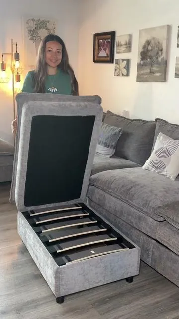 Sofá grande, de buena calidad, muy cómodo, espacioso hasta para dormir en el Con 2 asientos separados para varios estilos #couch #livingroomcouch #livingroomdecor #dealsforyoudays #tiktokshopcreatorpicks 