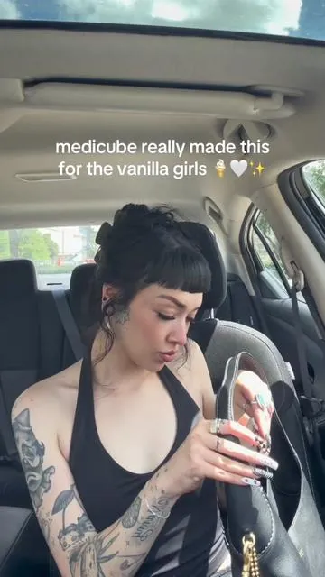 vanilla girls… medicube really understood the assignment 🤍 this hair + body mist smells like vanilla, pistachio & caramel heaven and the scent stays in your hair ALL day 😩✨  @medicube global #medicube  #bodymist #vanillagirl #dealsforyoudays #summervibes 