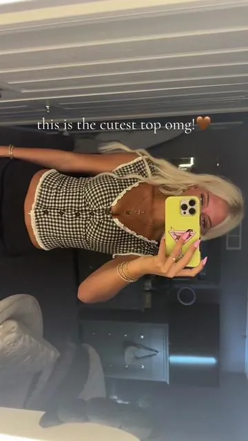 the cutest baby tee!!🤎#womensfashion #womensclothing #babytees #cutetop #goingoutoutfit 