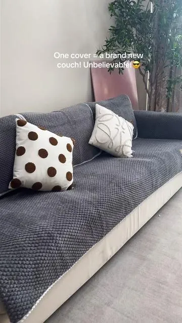 One cover = a brand new couch! Unbelievable!🤩🤩#LivingRoomDecor #HomeDecor #summerwins #dealsforyoudays ##CozyHome 