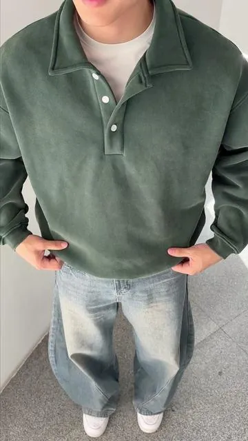 Fit too clean to ignore 🏌🏻‍♂️⛳️ #oversizedsweater #henley #streetwearbrand #baggyfit #darkgreen 