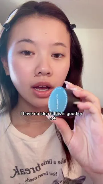 i actually think it helped my base stay smoother on my left side.. what do you guys think? . #carslan #carslancosmetics #primer #makeupprimer #glassskin 