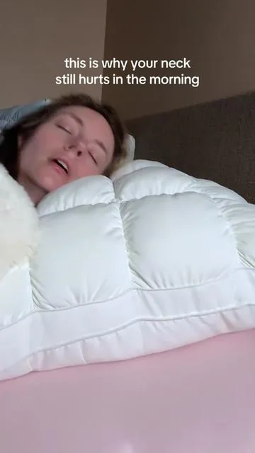 My chiropractor told me to get a cervical pillow and I’m really glad I listened. Now I don’t wake up with a stiff neck or back pain and I sleep better 😴☁️ #neckpainrelief #cervicalpillow #DealsForYouDays #mellowsleep #coolingpillow 
