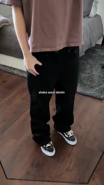 these baggy pants are perfect #shakawear #baggyjeans #outfit 