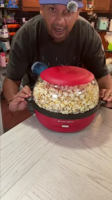 The westbend popcorn maker makes perfect popcorn every single time!?!  #FathersDay #fathersdaygiftideas #dealsforyoudays #tiktokmademebuyit #tiktokshopcreatorpicks 