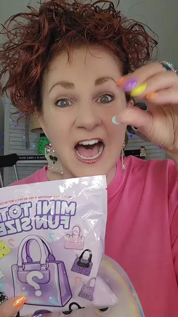 #unboxing #irisandrainbow #minitotebag #blindbag #collectibles 