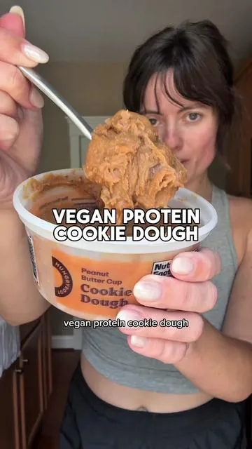Vegan protein cookie dough #vegan #plantbased #protein #veganprotein #cookiedough 