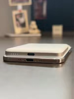 😮Worlds skinniest power bank for your phones🤏🏻@ANKER  #dealsforyoudays #powerbank #slim #magneticpowerbank #wirelesscharger 