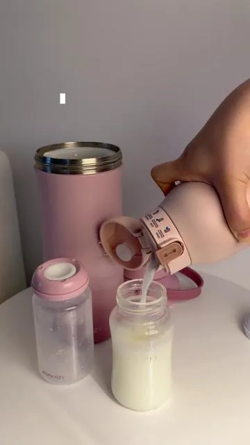 This combo is honestly a lifesaver for late-night feeds. #momessentials #travel #milkwarmer #pumpingmom #bottlefeeding 