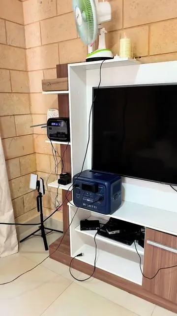BLUETTI Elite 100 V2 Portable Power Station with 100W Solar Panel (ships separately), 1024Wh S