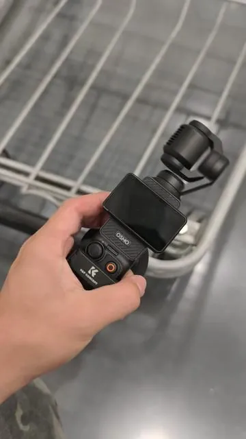 ¡Este soporte se conecta a cualquier cosa magnética y hace que grabar sea mucho más fácil!!! #djiosmo #osmopocket3 #vlogging #filmingtips #xtramuseaccesories #xtramuse#PZ006Q