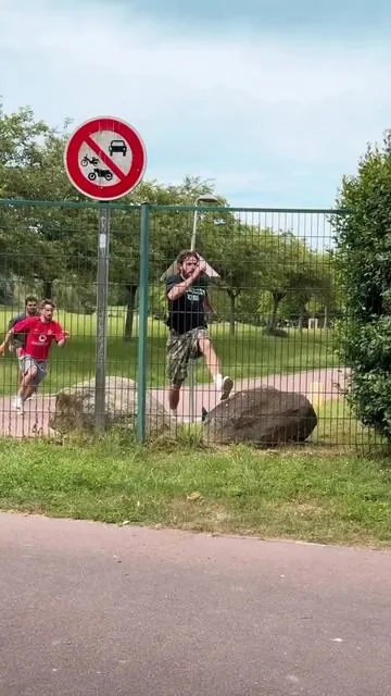 They’re moving like the Power Rangers 😂