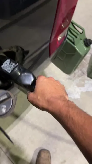 Y’all out here gettin 2% Ethonal by the time ur can is full 🤡#gas #farm #2stroke #landscaping #bluecollar 