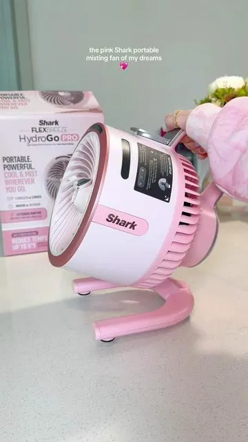 okay but the pink peony color is perfect 💗 the new shark flexbreeze hydrogo pro is way more than a pretty fan tho!!! it’s also a mister. you can use it plugged in or you can unplug to make it portable!! it has 5 fan speeds plus breezeboost mode, and the dry touch mist can help cool temperatures up to 5 degrees!!! the battery lasts up to 29 hours on low, about 8 hours on speed 3, and 3.75 hours on the highest setting. literally perfect for the beach, sitting poolside, sports games, camping, hanging out on the patio, workouts, and hot summer days. honestly in love!!! #shark #sharkflexbreeze #sharkflexbreezehydrogofan 