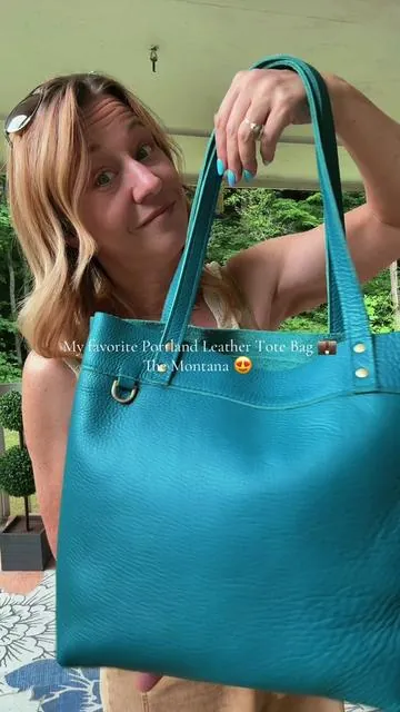 My go to for tote bags, the Montana. Great for everything and it even comes in Large and zipper choices now!! @PORTLAND LEATHER GOODS #plg #PLGpartner #dealsforyoudays #leathertotebag #totebag 