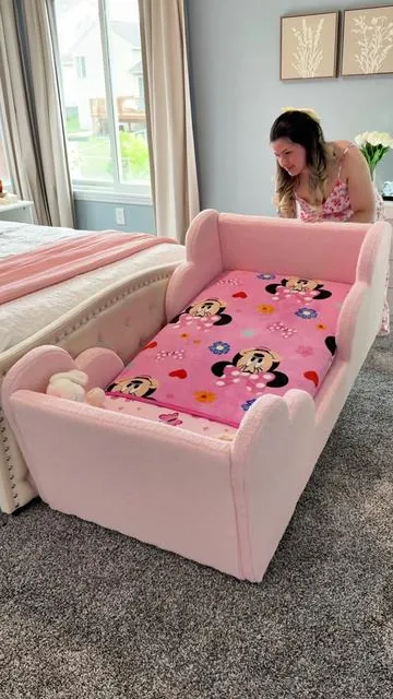 Mi bebé ha dormido conmigo desde que nació y llegó el momento de su primera camita 🥹💗 #mamaprimeriza #toddlerbed #camamontessori #dealsforyoudays #kidsroomdecor 