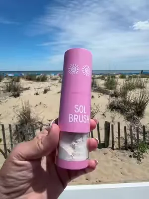 Huge spf brush on stick on sale today ☀️🌞💦#dealsforyoudays #spf #spf50 #beach #kids @Sol Brush 