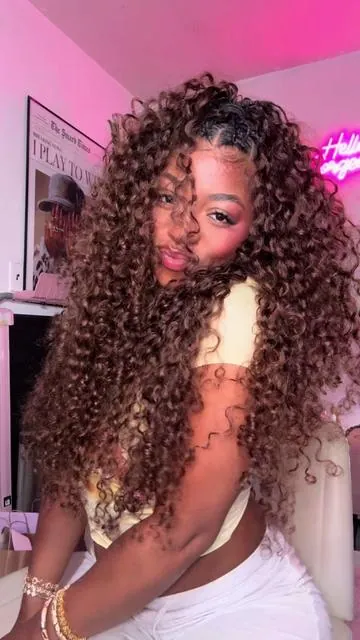 Installing beautiful Chocolate, feather crochet for my miracle knots 😍🔥 @@oqhairshop@@OQHAIR##oqhair##oqgluelesswigs##tiktoktopwigs##summerwins##dealsforyoudays