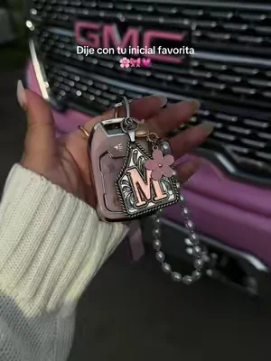 Tu señal para que obtengas un dije con tu
inicial favorita 🎀💕
#letterpendant #dijes
#couple #initialpendant #dealsforyoudays 