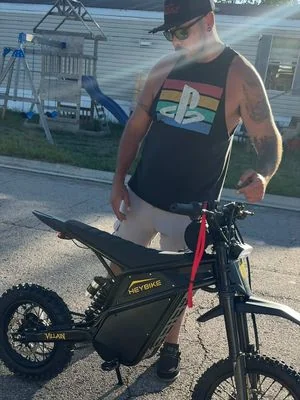 I constantly see him riding around on this thing so I had to stop him and ask him. #electricdirtbike #edirtbike #dirtbike #heybike #heybikevillain @Heybike Inc  