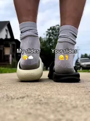 They’re so comfy and they’re on sale!! #crocs #crocsslides #slides #dealsforyoudays  #creatorsearchinsights 
