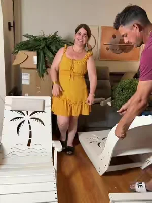 Si estás soñando con un patio estilo resort, estas tumbonas de HDPE para piscina son una belleza. ✨ Resistentes al sol, al agua y pensadas para exteriores, son perfectas para relajarte junto a la piscina y darle un toque elegante a tu espacio. Encima de mi nombre te dejo la tienda oficial. 💙 #DealsForYouDays #DFYD #PatioIdeas #PoolLife #TikTokShopFinds
