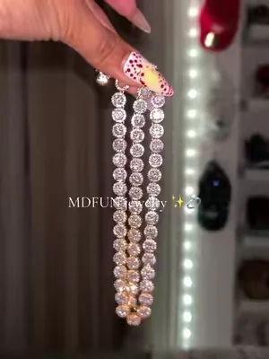 nahh this is super cuteee #jewlery #tennisnecklace 