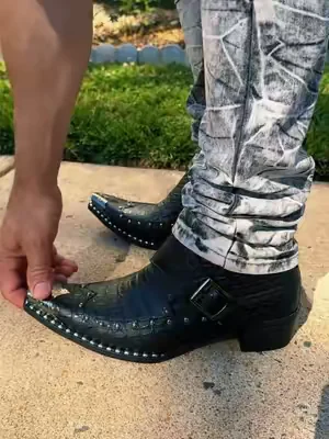 Botas al tobillo para hombre  Elige tu color favorito desde el carrito naranja para obtener 20% de descuento + envío gratis.  🇺🇸  #dealsforyoudays #bootsformen #chelseaboots #botasvaqueras #paratii 