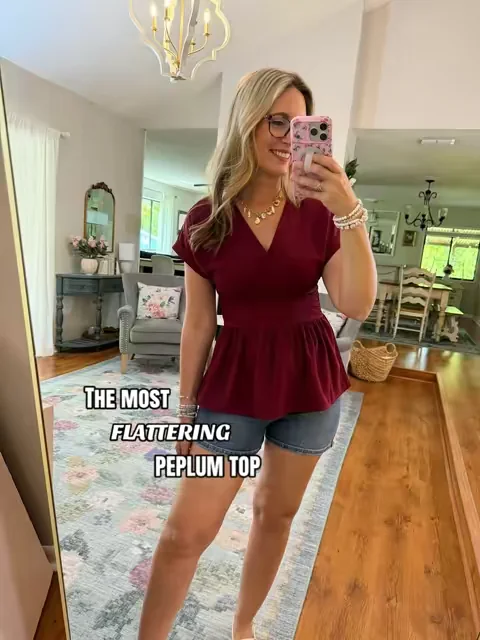 This peplum top is so flattering and perfect for date night or the office! Go true to size! I’m wearing a size small. @Evaless official 