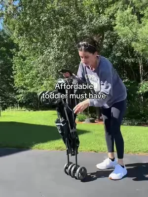 An affordable umbrella stroller that is actually good #stroller #momfinds #toddlerfinds #toddlermusthaves #dealsforyoudays 