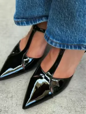 Okay you NEED these… I’m literally strutting in heels and I don’t even feel like I’m in heels 😭 These Coutgo low kitten heels are giving effortless “throw them on with anything” energy — heels for dresses, jeans, literally everything. They’re my go-to women’s kitten heels and honestly heels must have status at this point because they’re actually the most comfortable heels I own. Heels OOTD just got way too easy with these… heels that go with everything and still look cute every single time 🖤 #coutgoheels #dealsforyoudays #heels #kittenheels #heelsforwomen 