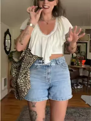 I would wear this shirt everyday if I could  #cutesummeroutfits #summeroutfits #cutesummertops #flowytop #cutetop 