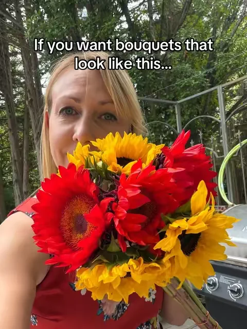 … for beautiful late summer blooms! These sunflower seeds are gorgeous and you get 1000 seeds, 8 varieties. 🌻 